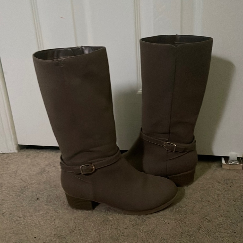 Cute light brown boots for fall/winter